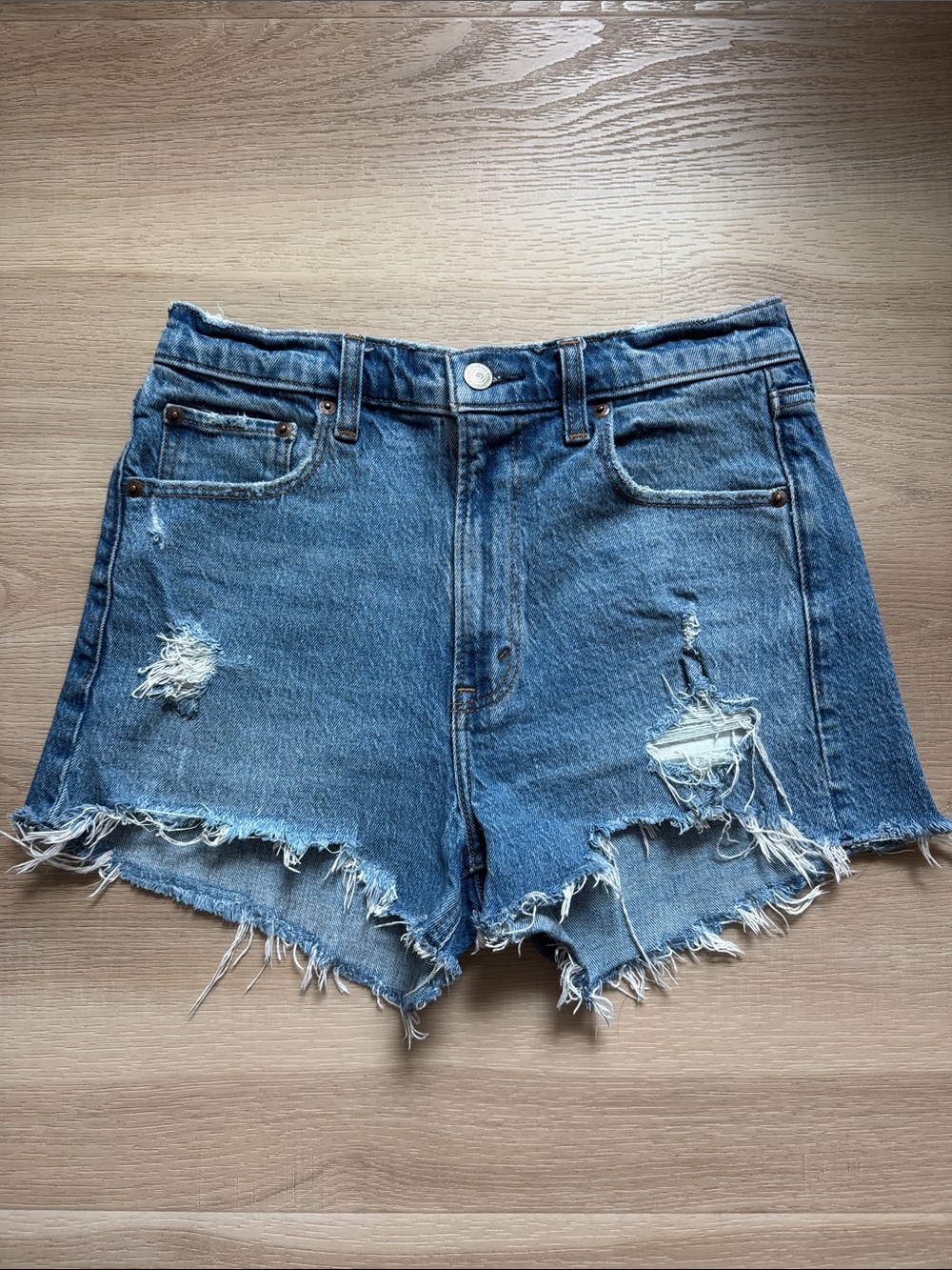 A&F - The Mom Short High Rise
